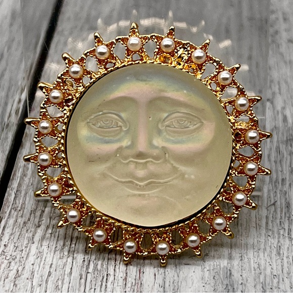 288. Vintage Celestial Luminous Iridescent Glass Face Faux Pearl Brooch Pendant - Picture 4 of 11
